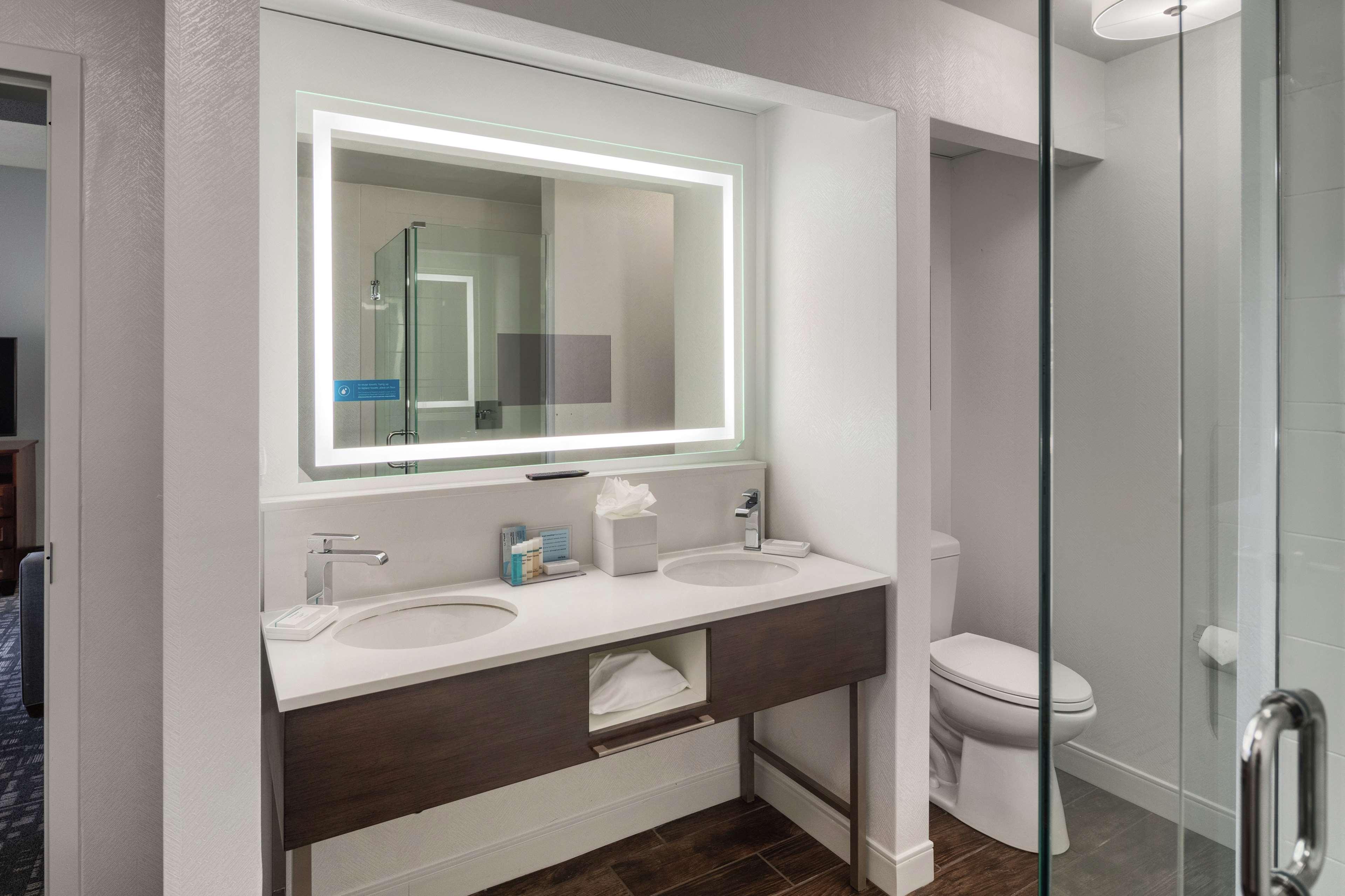 Hampton Inn Louisville Northeast Kültér fotó
