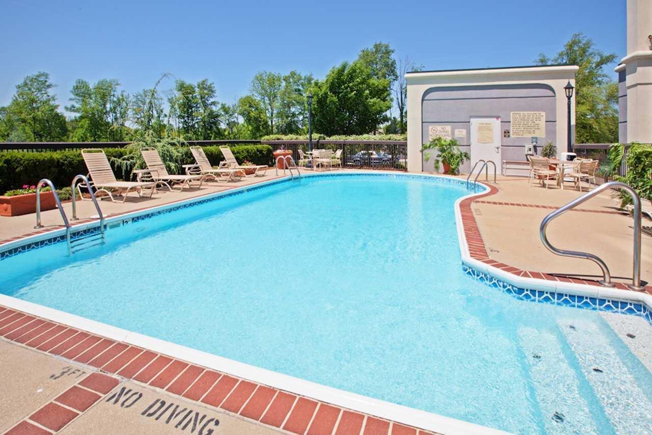 Hampton Inn Louisville Northeast Kültér fotó