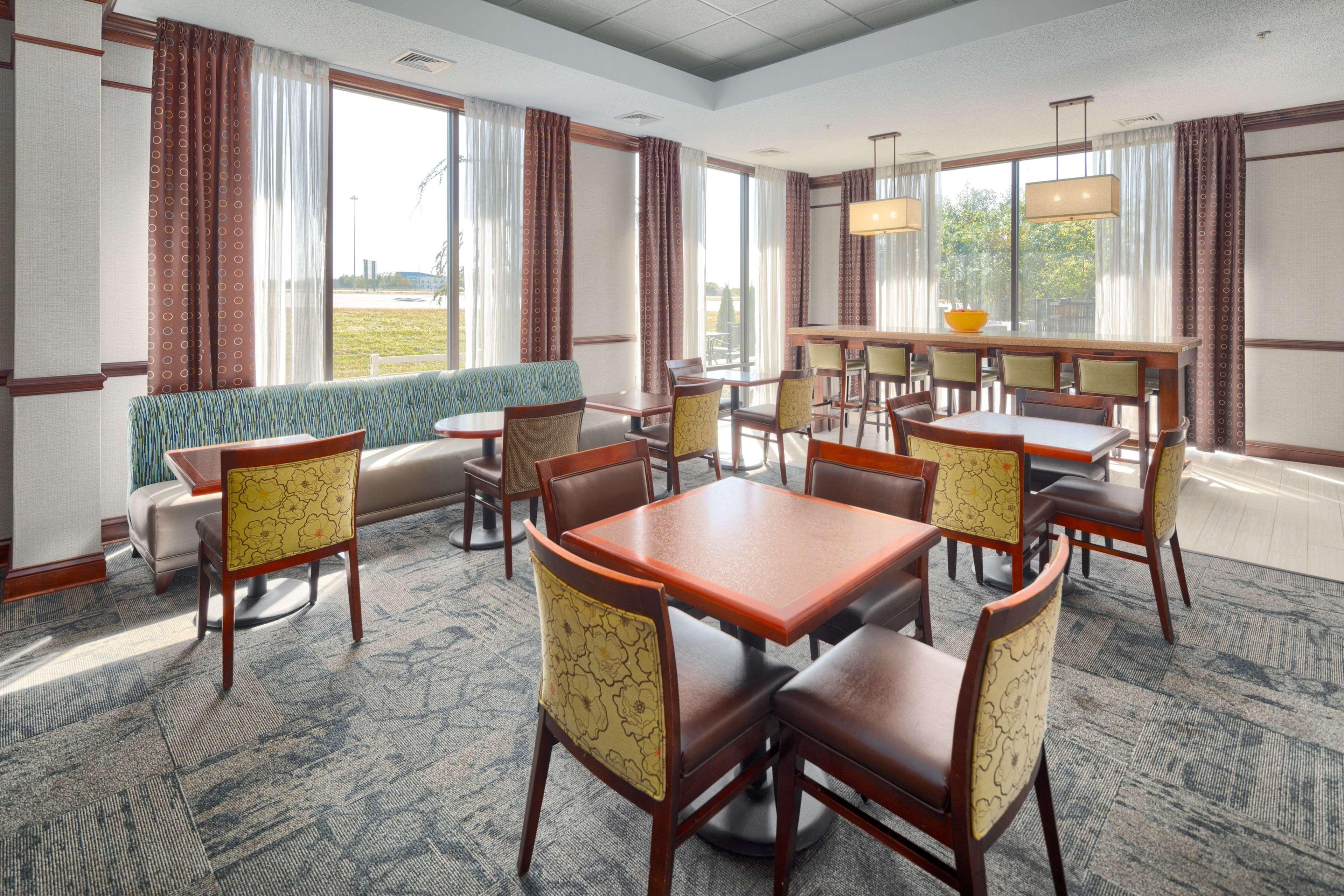 Hampton Inn Louisville Northeast Kültér fotó