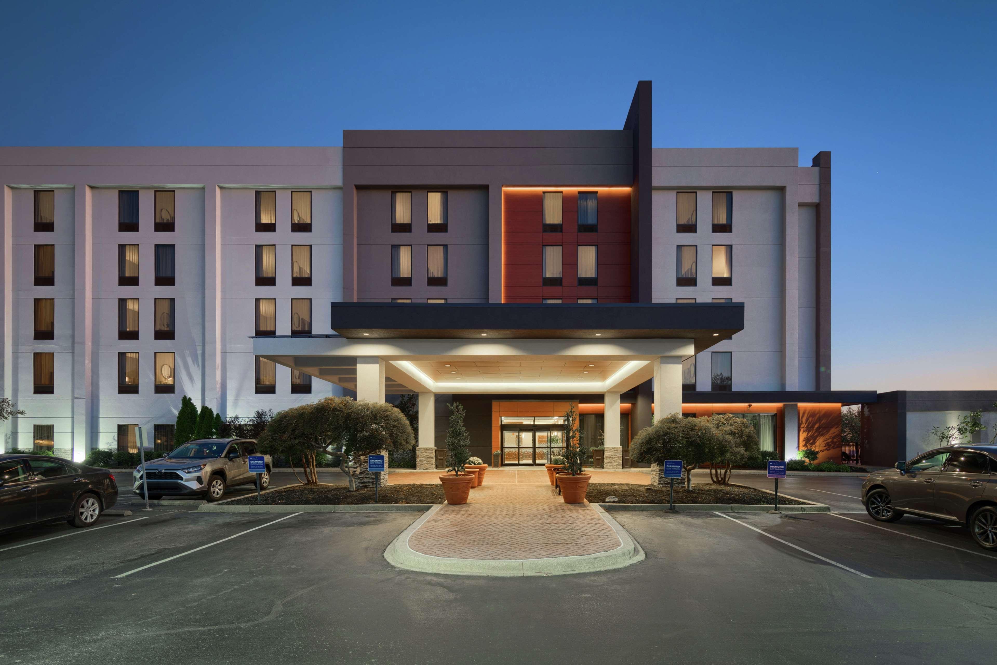 Hampton Inn Louisville Northeast Kültér fotó