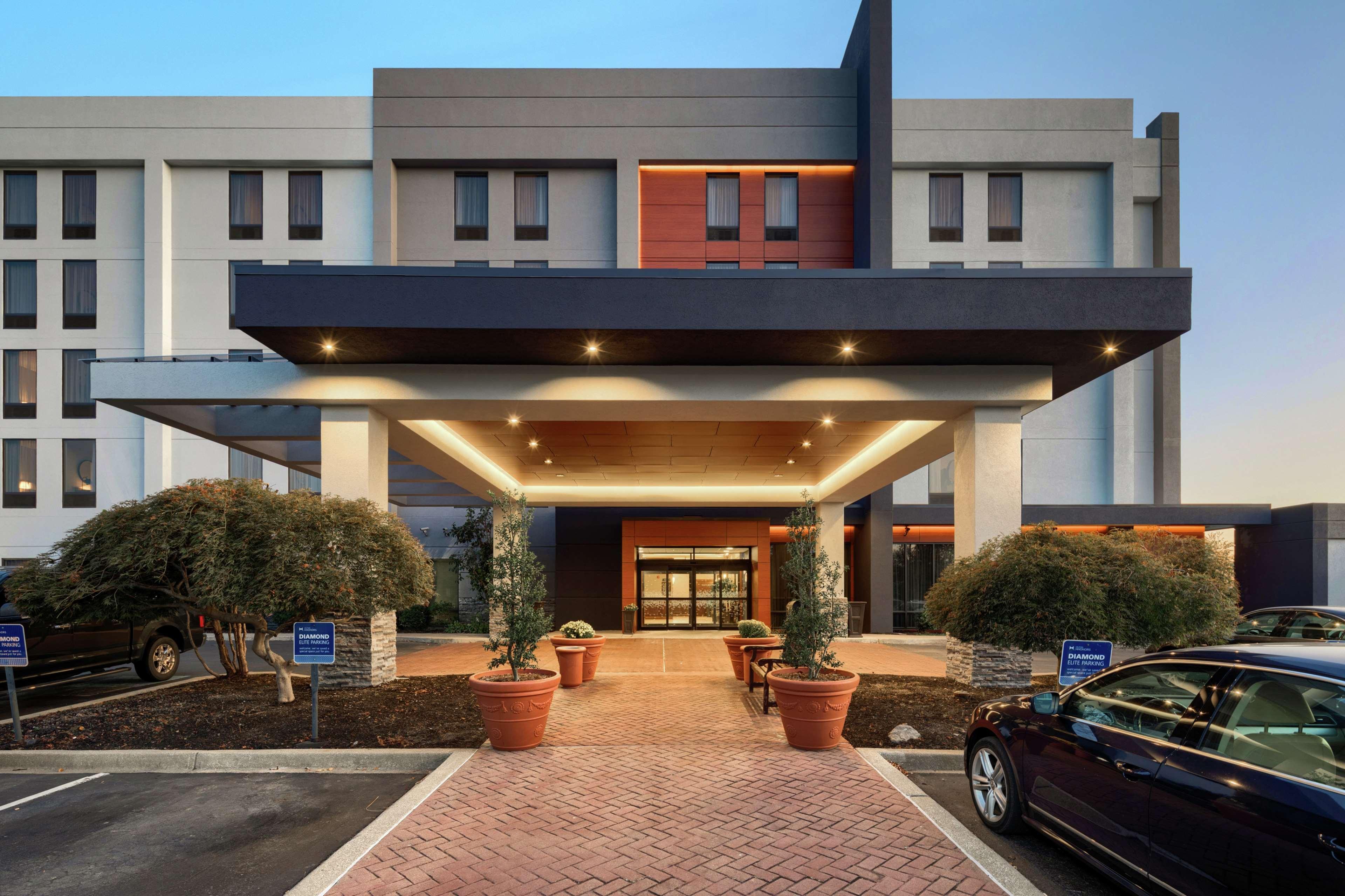 Hampton Inn Louisville Northeast Kültér fotó