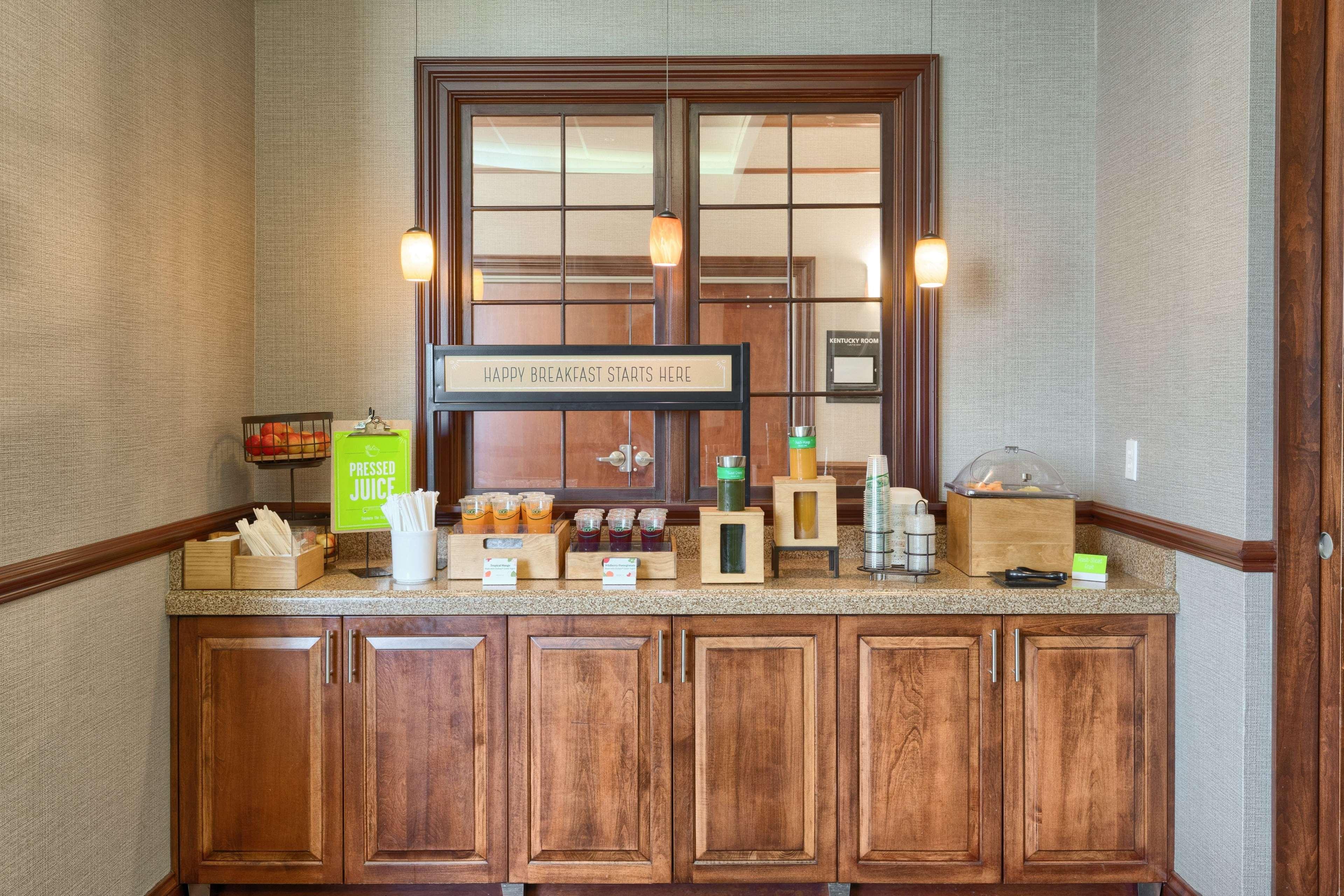 Hampton Inn Louisville Northeast Kültér fotó