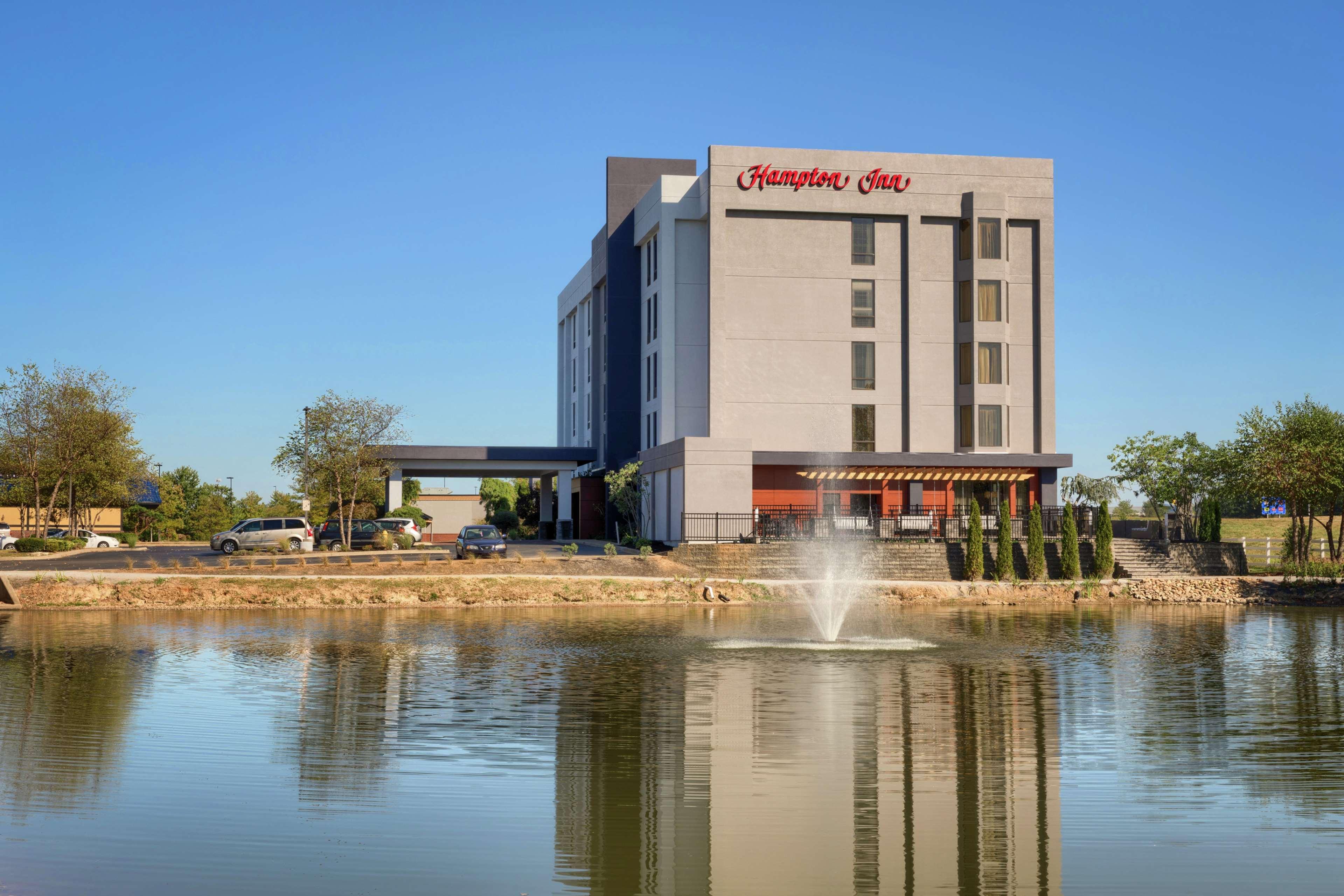 Hampton Inn Louisville Northeast Kültér fotó