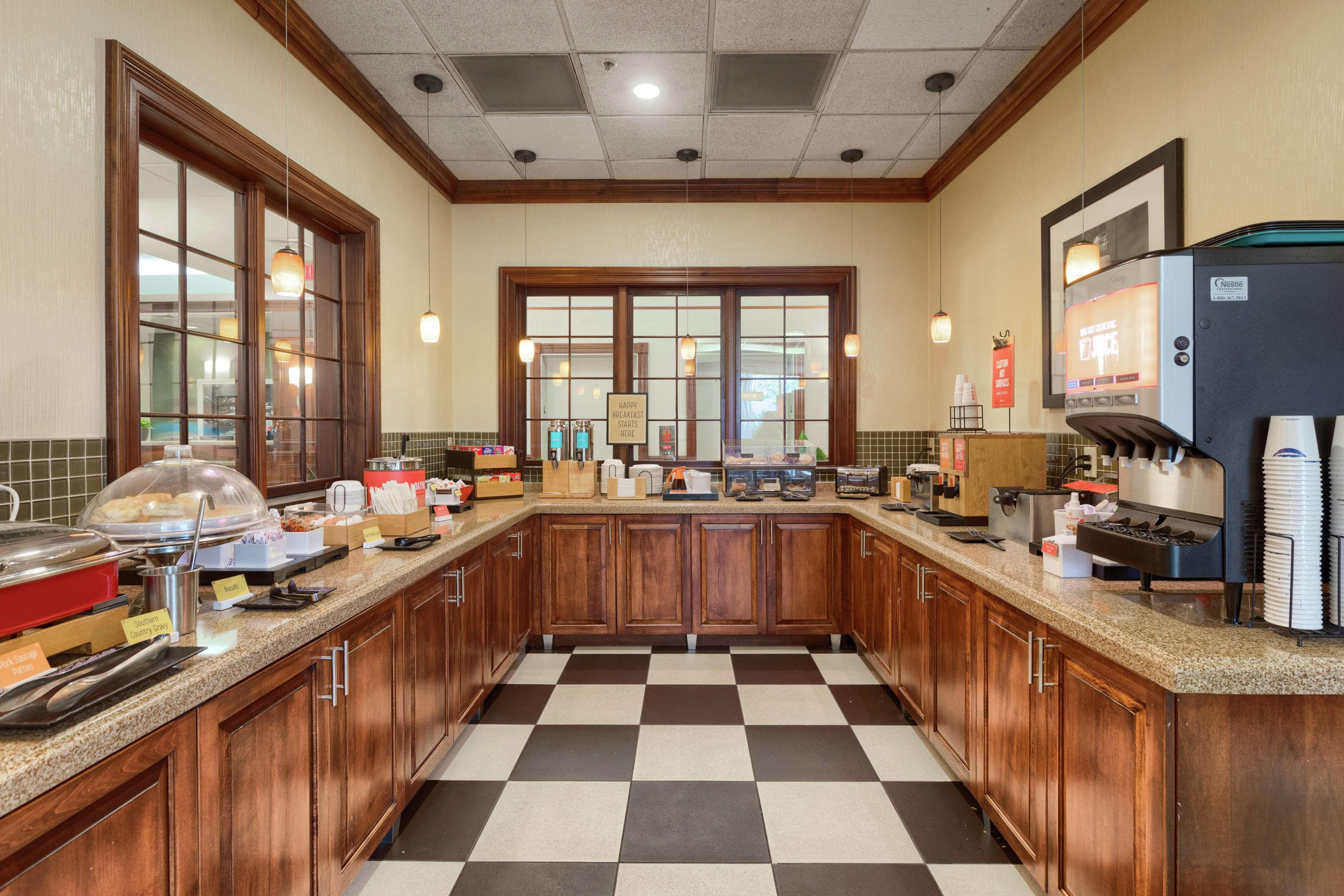 Hampton Inn Louisville Northeast Kültér fotó