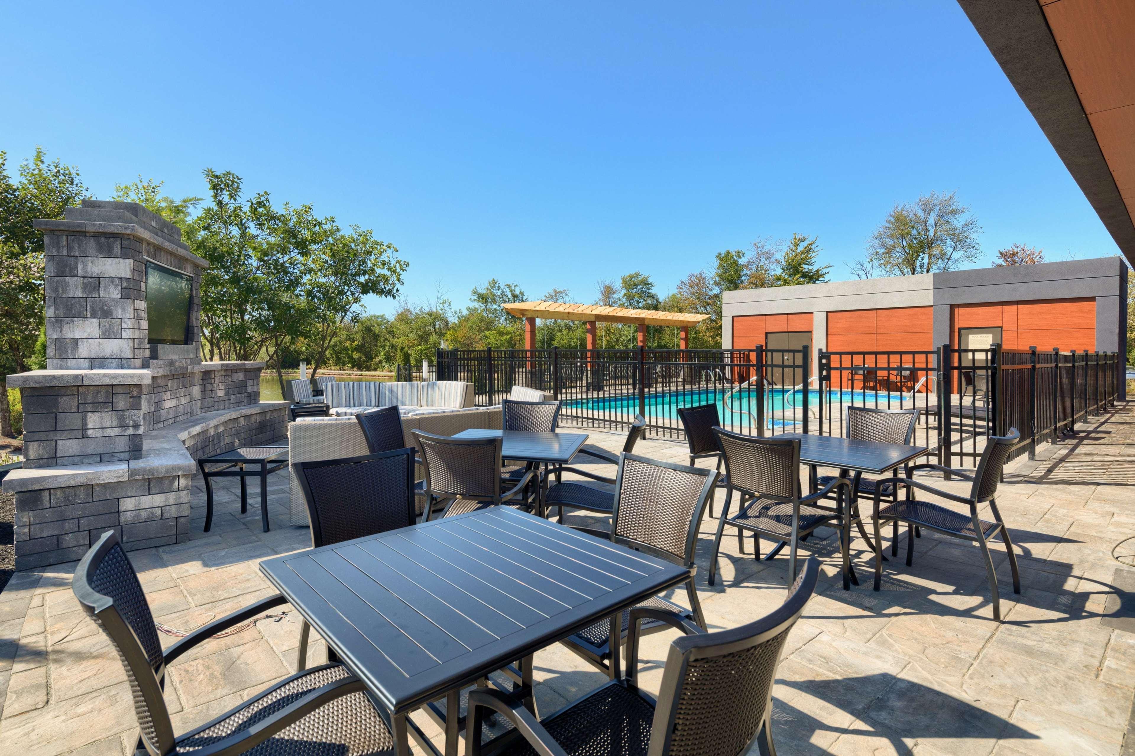 Hampton Inn Louisville Northeast Kültér fotó