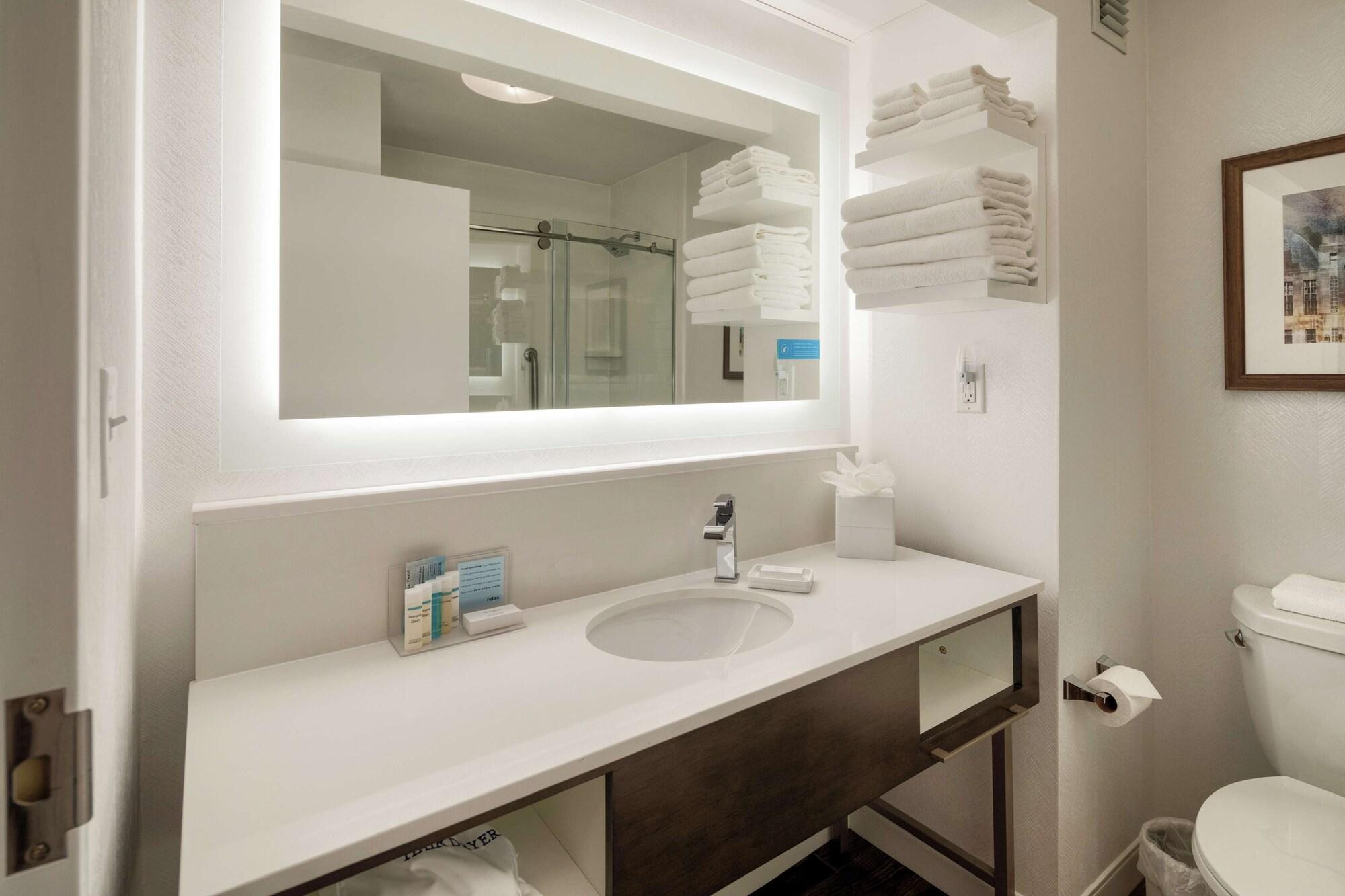 Hampton Inn Louisville Northeast Kültér fotó