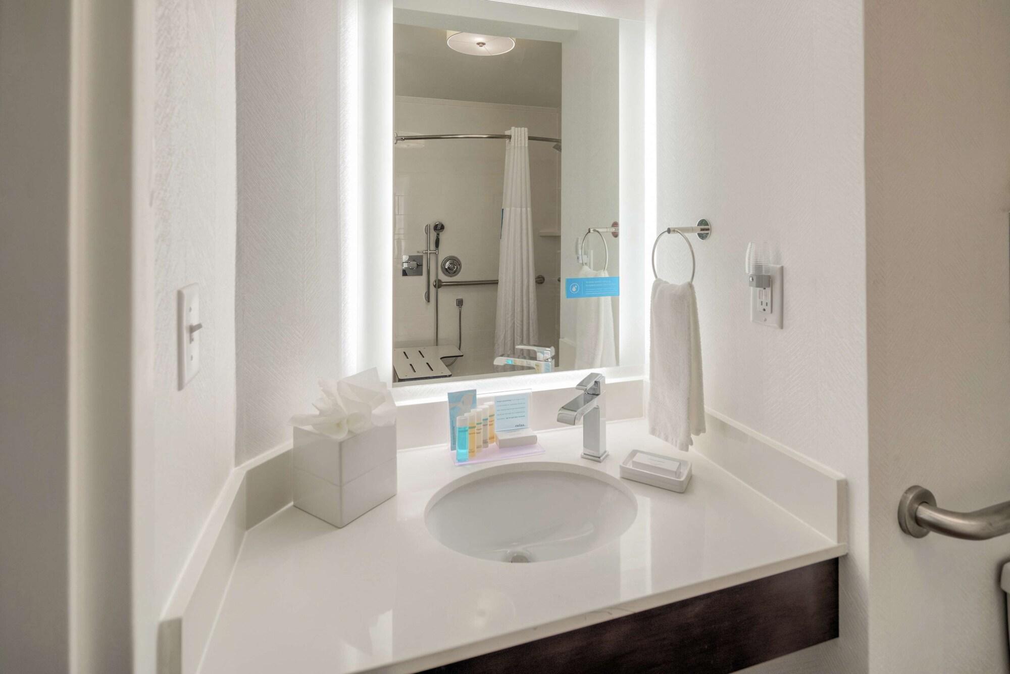 Hampton Inn Louisville Northeast Kültér fotó