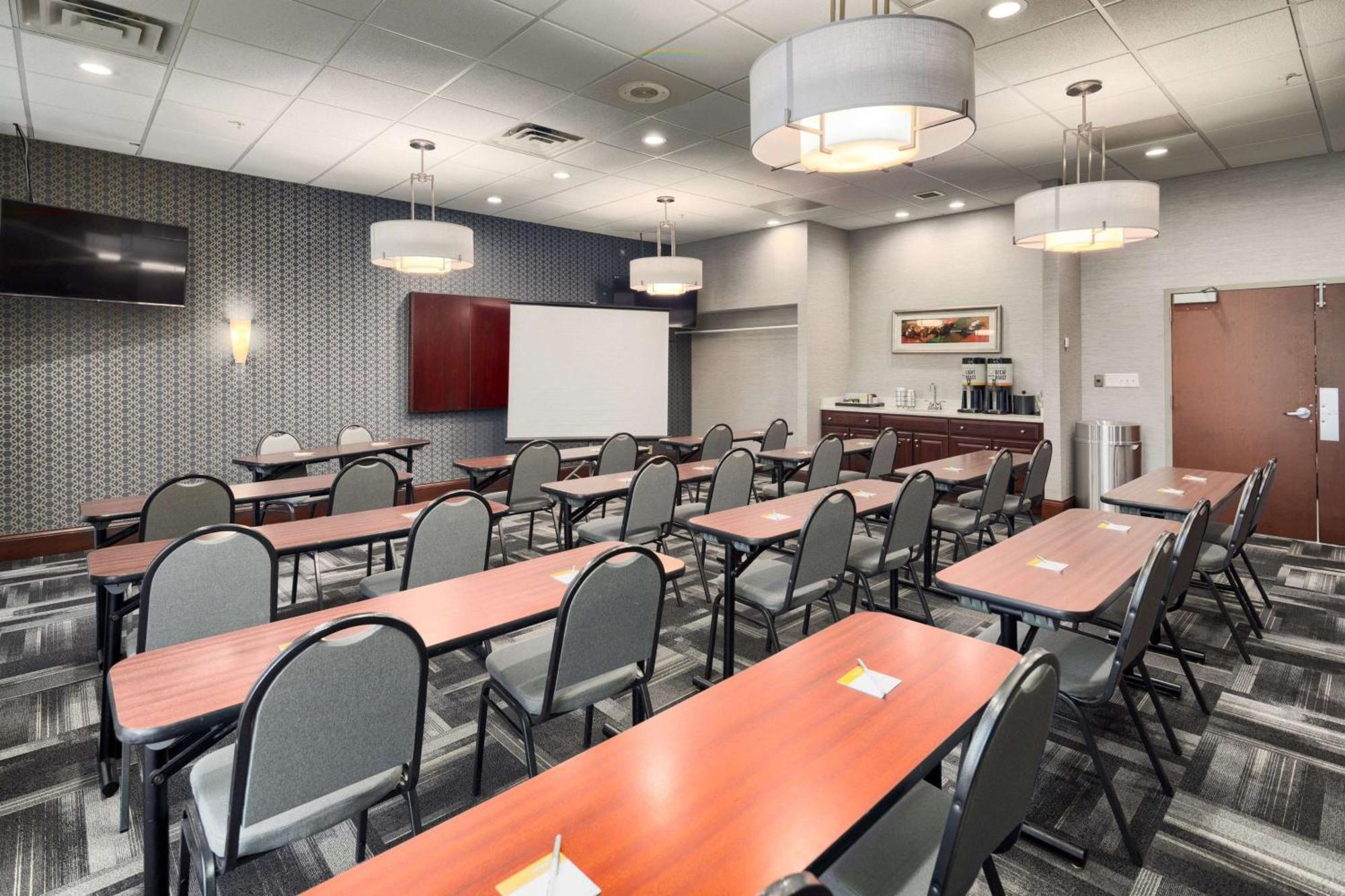 Hampton Inn Louisville Northeast Kültér fotó