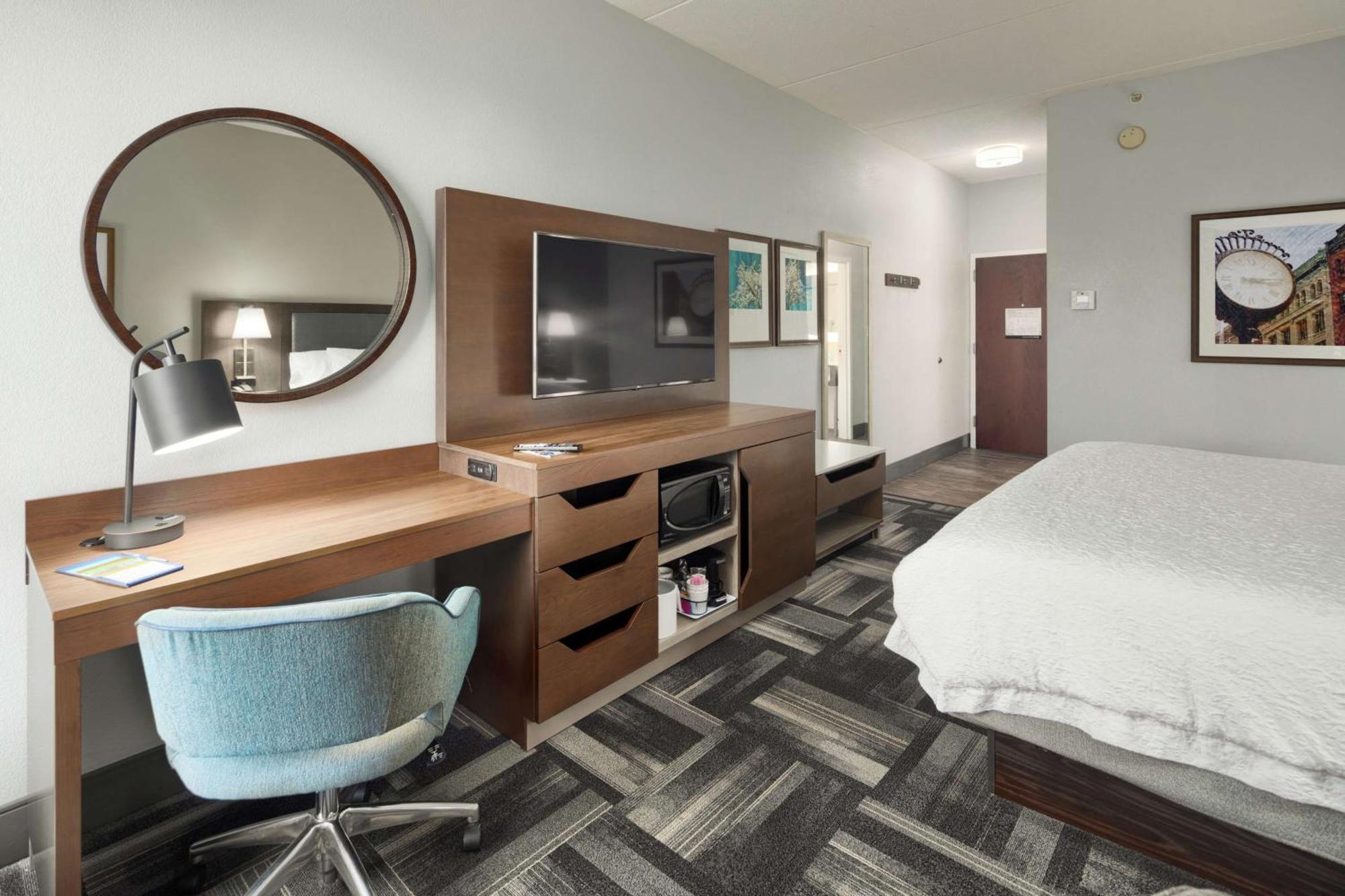 Hampton Inn Louisville Northeast Kültér fotó