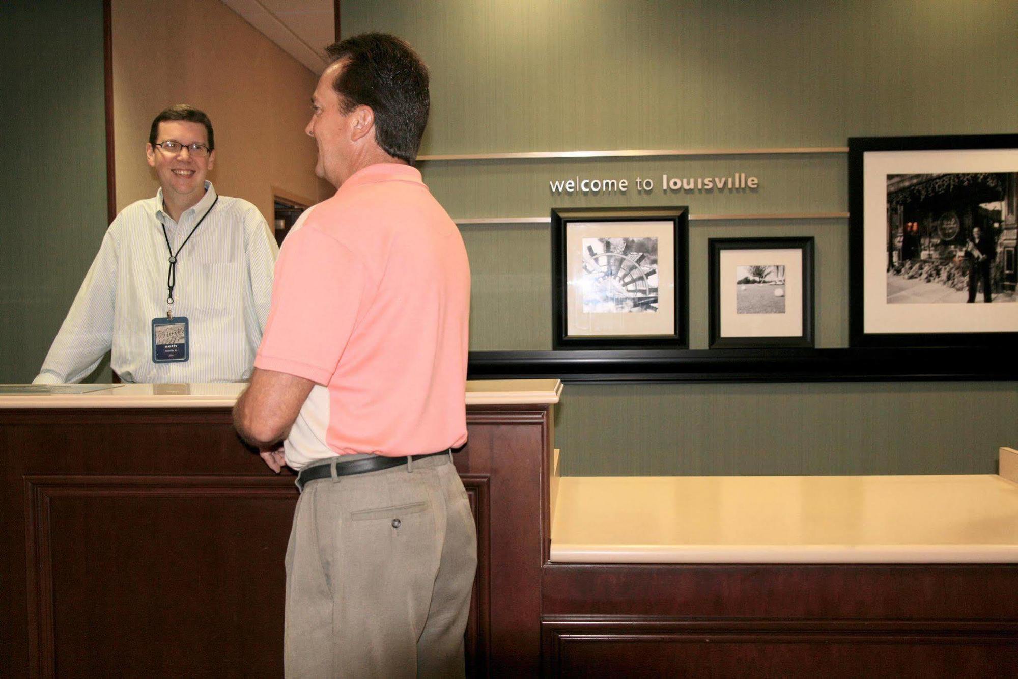 Hampton Inn Louisville Northeast Beltér fotó